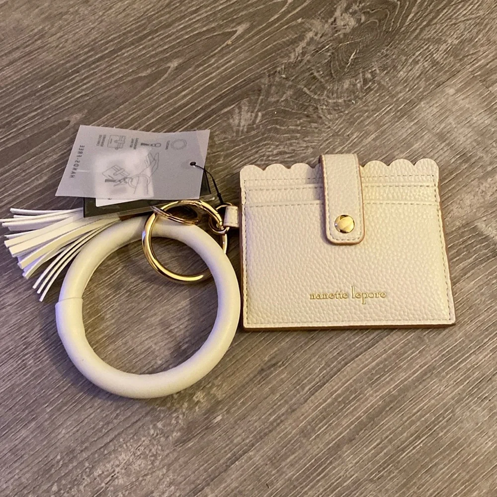 Nanette Lepore cream wallet with handle - Picture 1 of 2